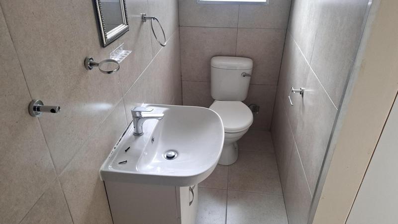 To Let 1 Bedroom Property for Rent in Goodwood Central Western Cape